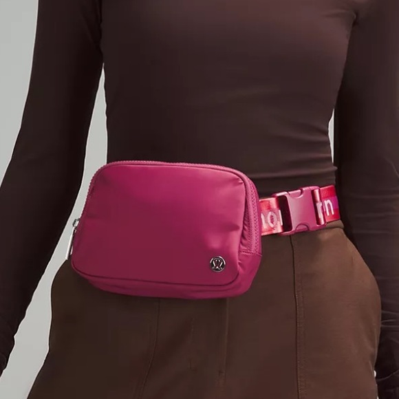 Lululemon Everywhere Belt Bag 1L washed mauve/sakura pink white - Picture 3 of 5